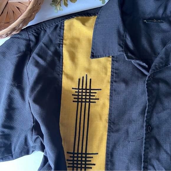 Vintage Steady Classics Clothing Men’s Black and Yellow Bowling Shirt - Picture 5 of 9